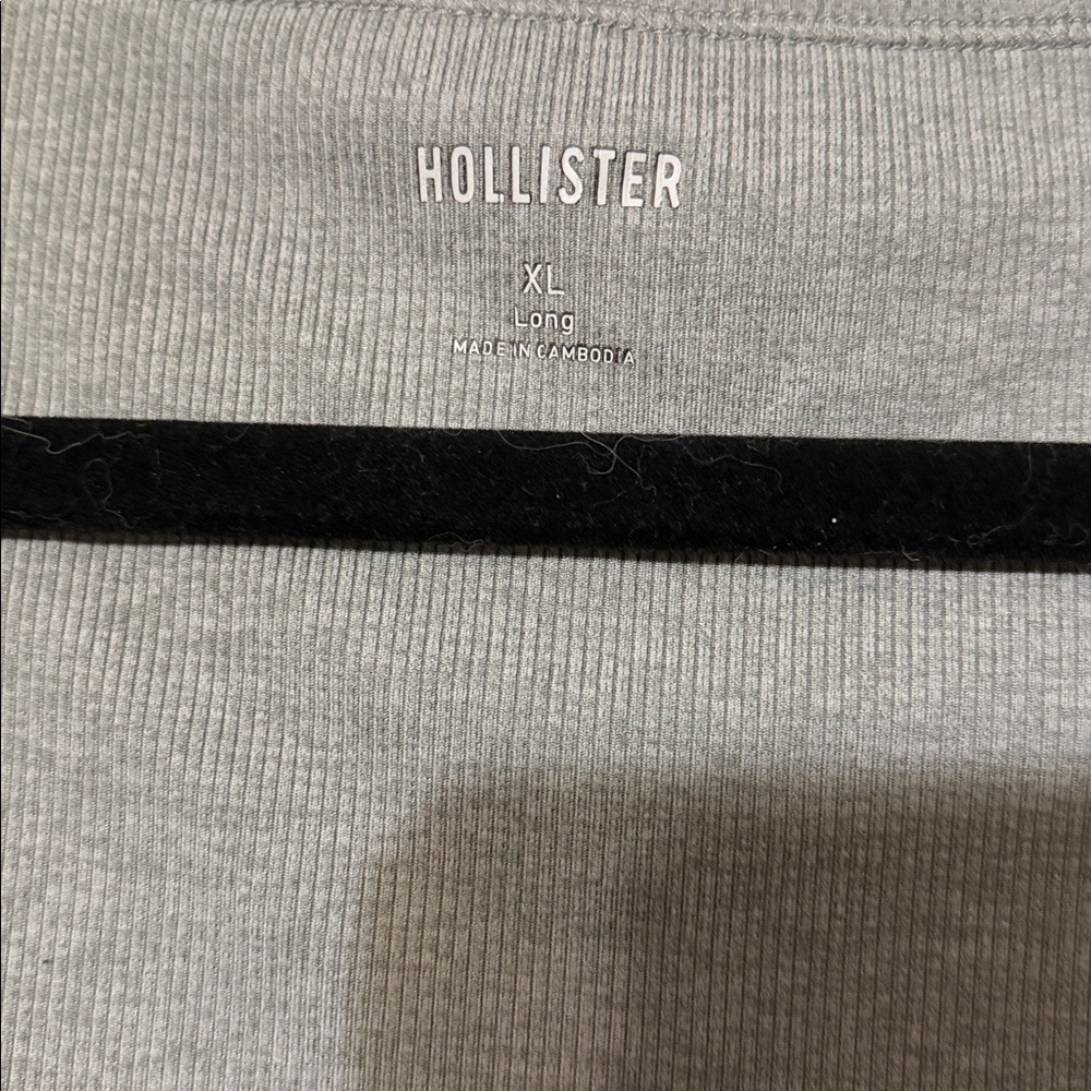 💜 Hollister Ribbed Crop Shirt - Picture 2 of 2